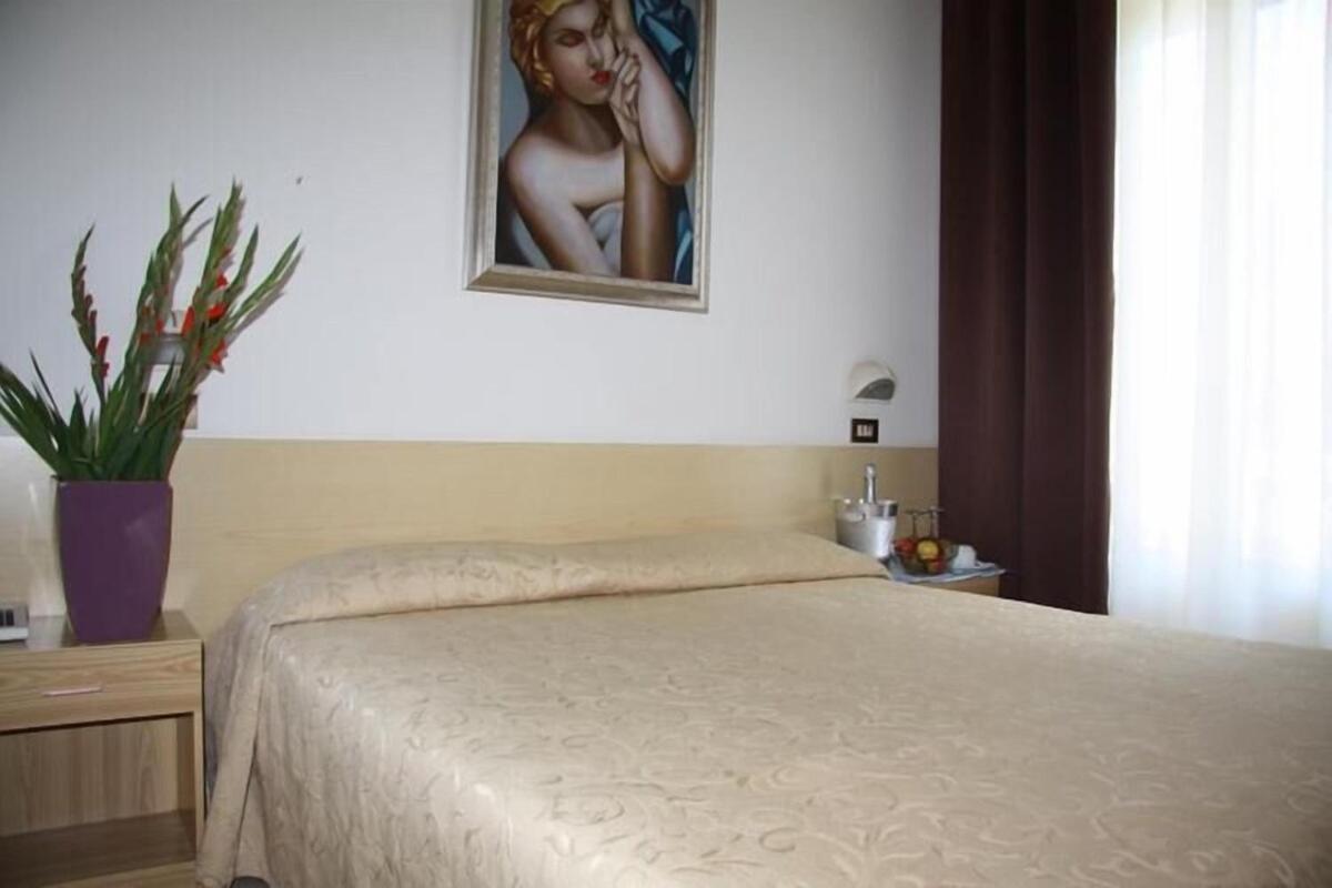 Hotel Esperia Cesenatico 3*